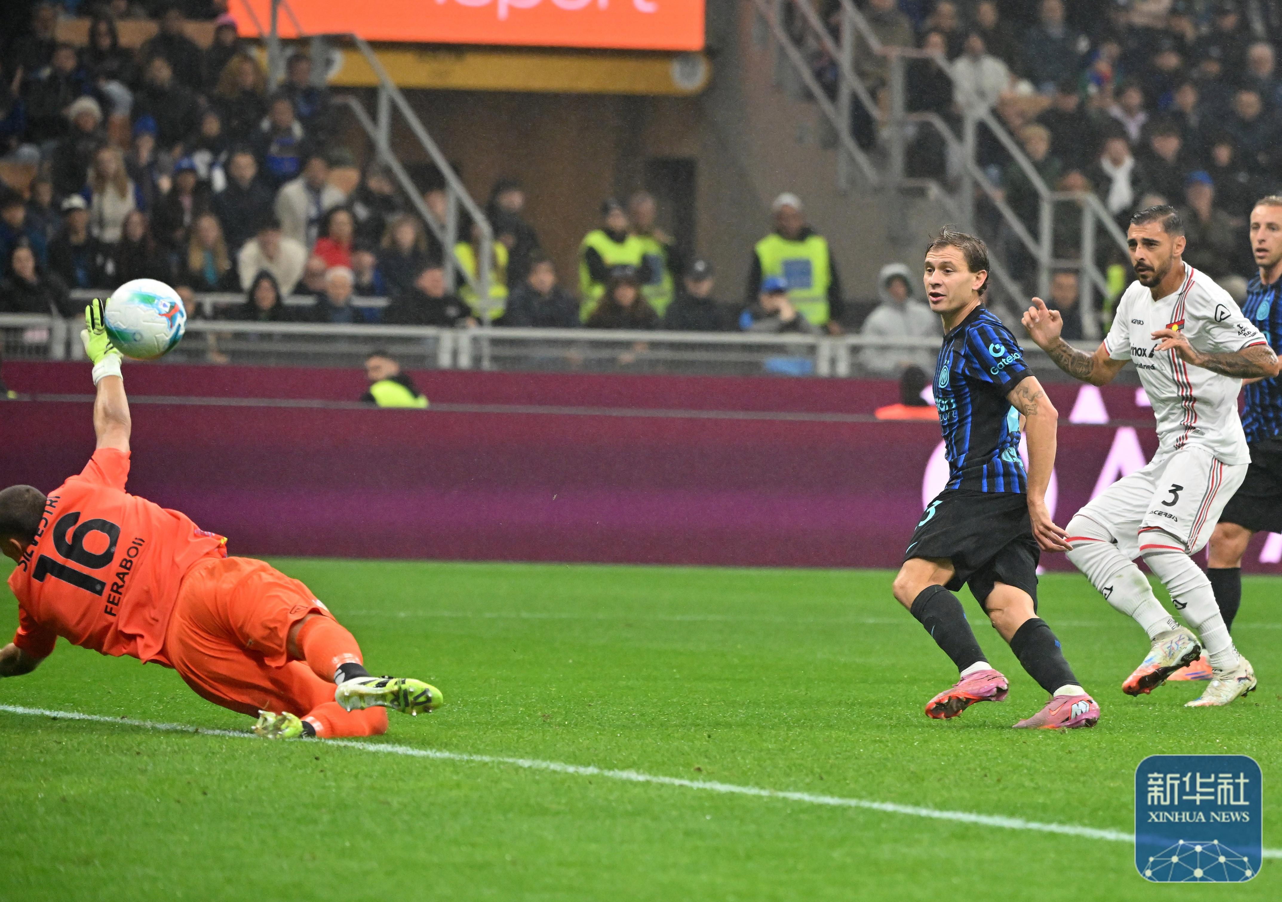 包含今晚足总杯焦点战,AC米兰回应争议,目标明确,赛程密集仍需轮换的词条 包含今晚足总杯焦点战,AC米兰回应争议,目标明确,赛程密集仍需轮换的词条