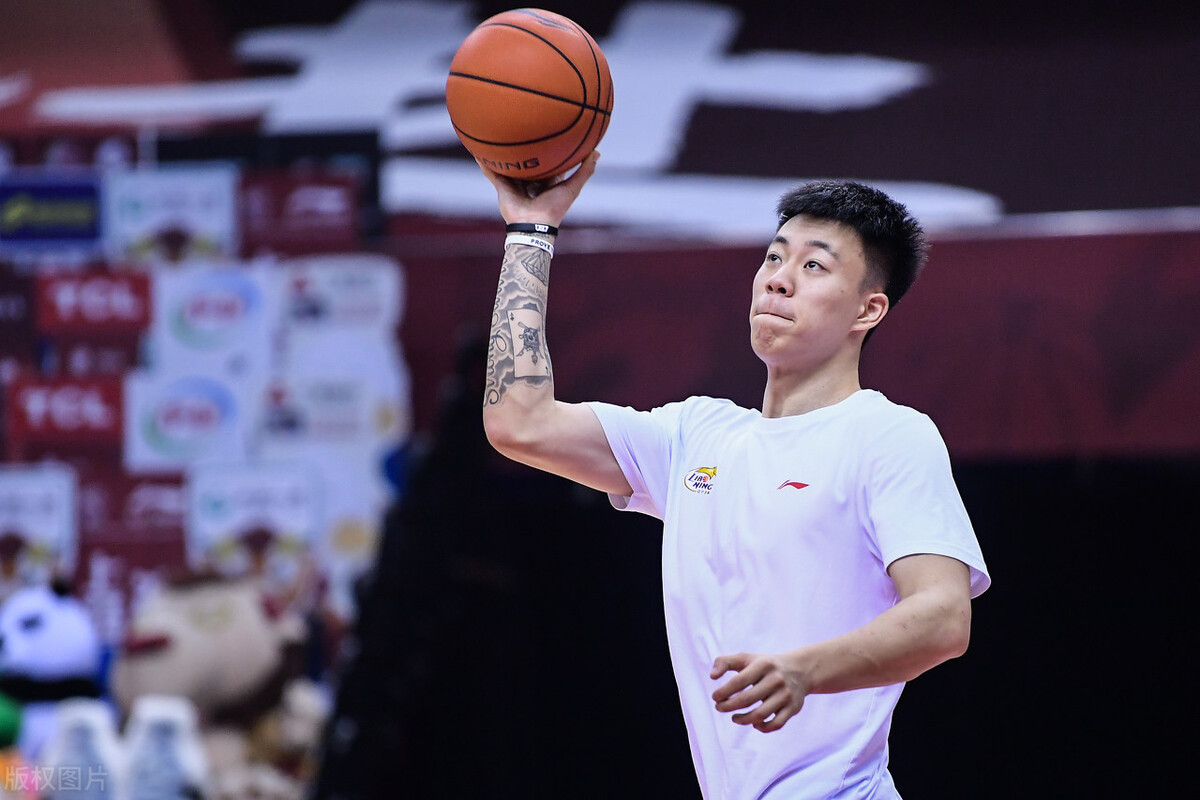 风云突变武汉三镇今夜再遭质疑，欧超杯版图或变，悬念犹存，赛程密集仍需轮换(武汉三镇足球俱乐部最新消息新闻)