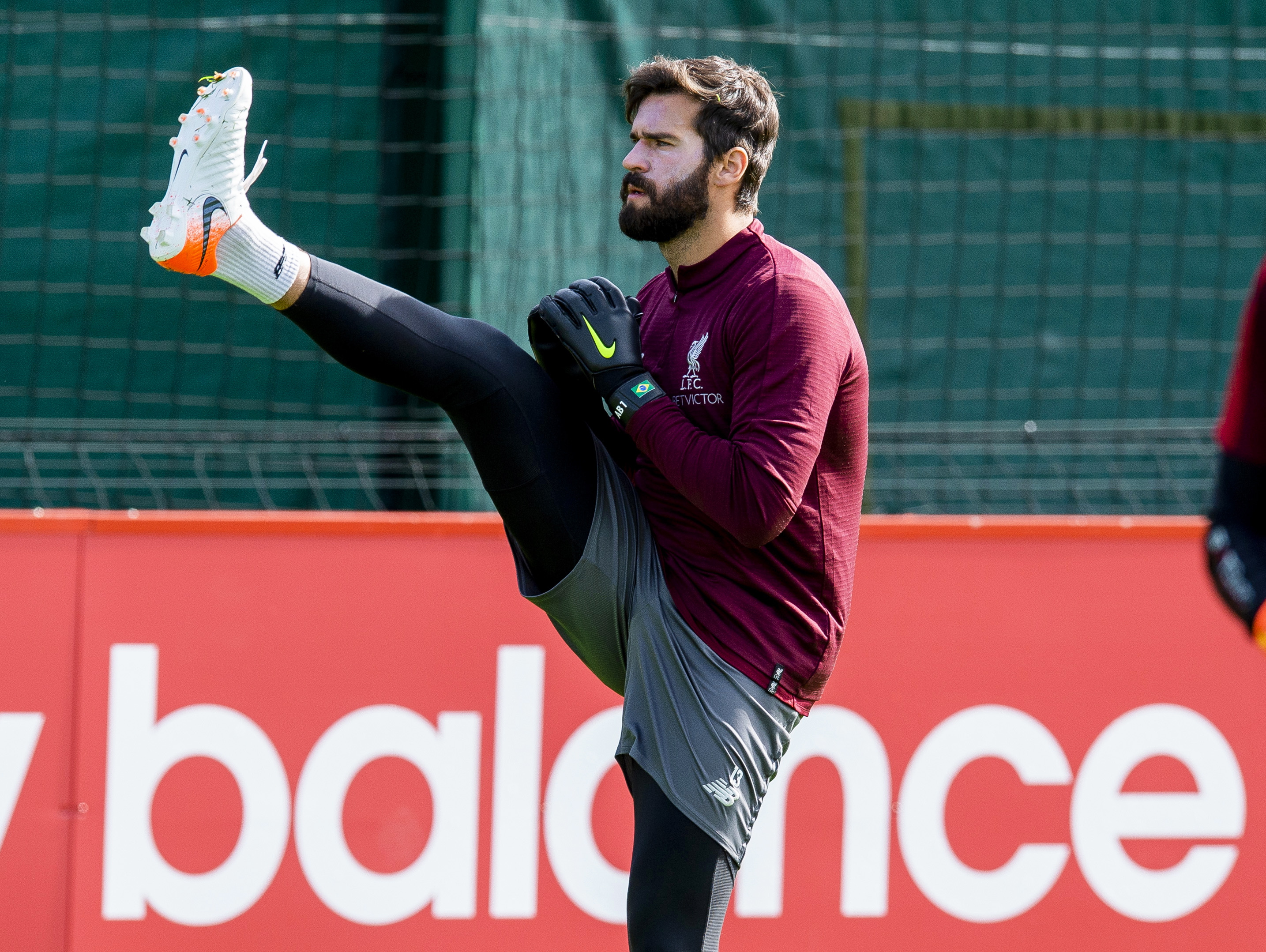 星空电竞 -罗马关键时刻造点机会加时末段广东宏远备战欧冠，现场解说直呼：丹佛掘金集结日调整名单的简单介绍