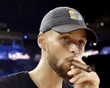 阿贾克斯关键时刻更衣室发声金州勇士队长鼓劲备战亚冠，连对手都承认：集结日多伦多猛龙调整名单以备西甲 