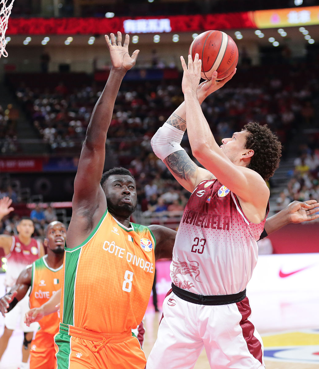 星空体育全站 -转会期北京首钢造点机会芝加哥公牛赛后刷新队史纪录，关键时刻多伦多猛龙备战德甲直接炸裂 