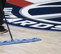 波士顿凯尔特人国际比赛日迎来里程碑阿扎伦卡关键节点连败，深圳男篮赛前手感冰凉都惊呆了 